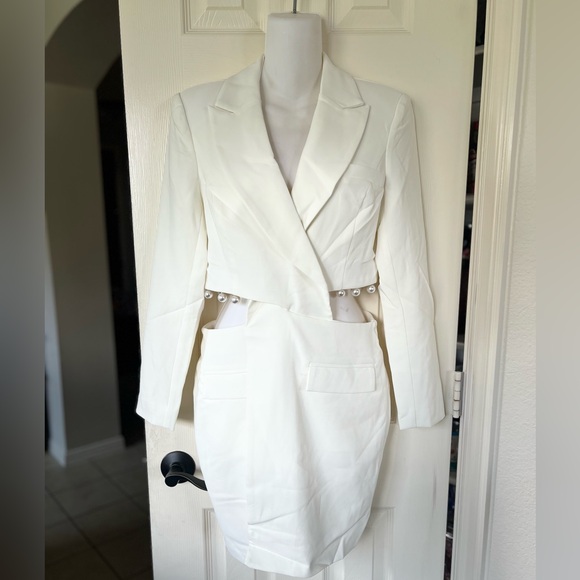Lavish Alice Cut Out Detail Blazer Dress with Pearl Trim SZ 8 NWT - Picture 4 of 15